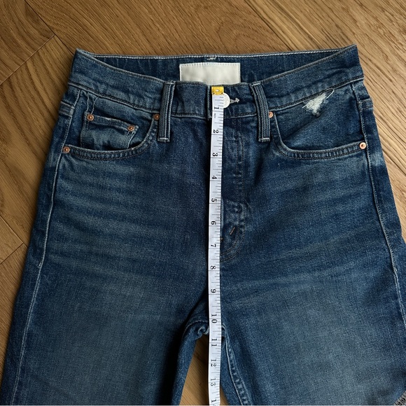 MOTHER The Tomcat Distressed Crop Jeans in Playing with Scissors Size 25 - Picture 10 of 11